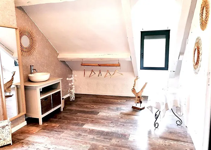 Holiday home Maison De Charme A Avec Jardin Sainte-Genevieve-les-Gasny